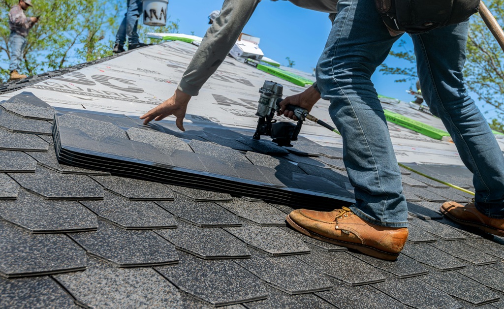 Top Tips for Growing a Roofing Business in 2026
